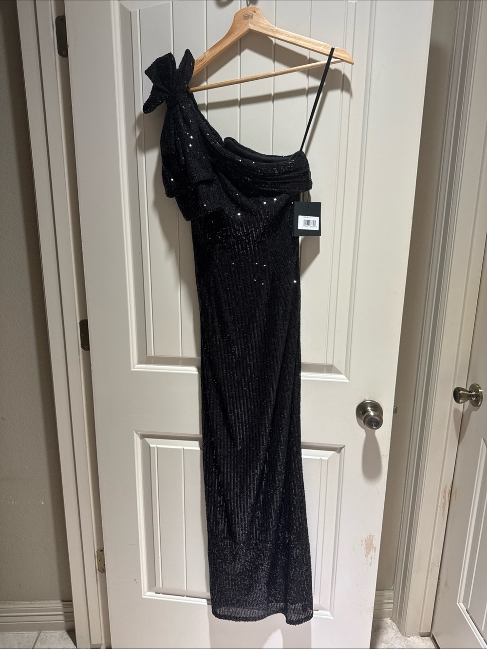Mac Duggal Black One-Shoulder Sequin Gown with Shoulder Bow